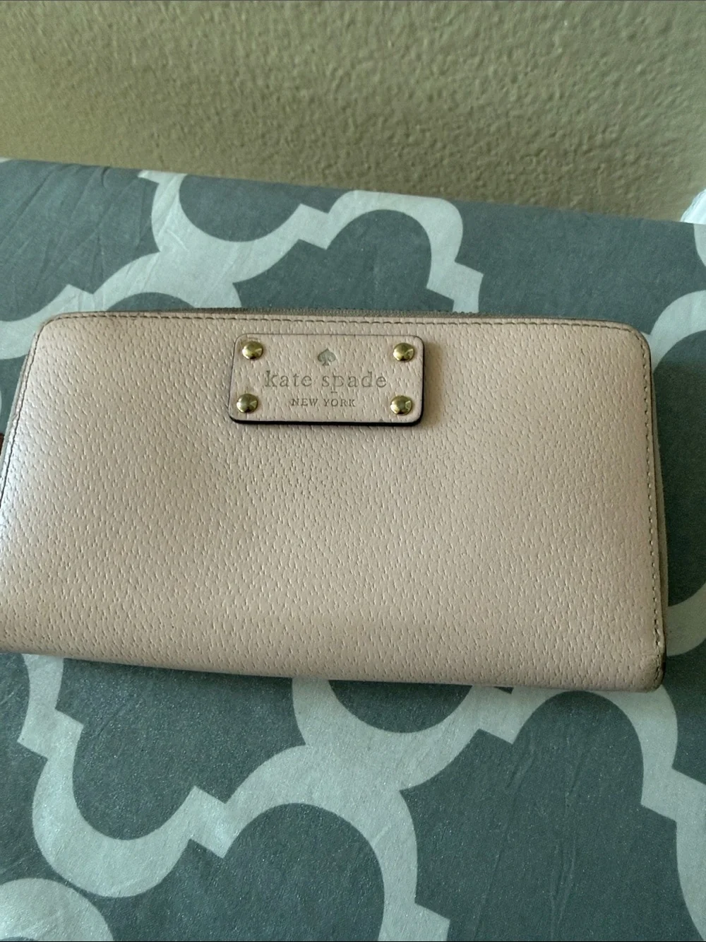 kate spade Blush Pink Pebbled Leather Zip Wallet with Gold Plaque